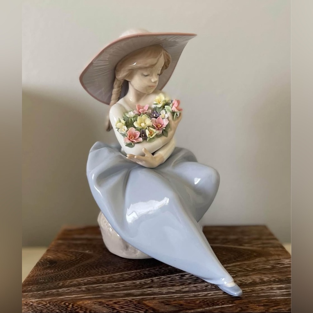 LLADRO Fragrant Bouquet Girl Figurine